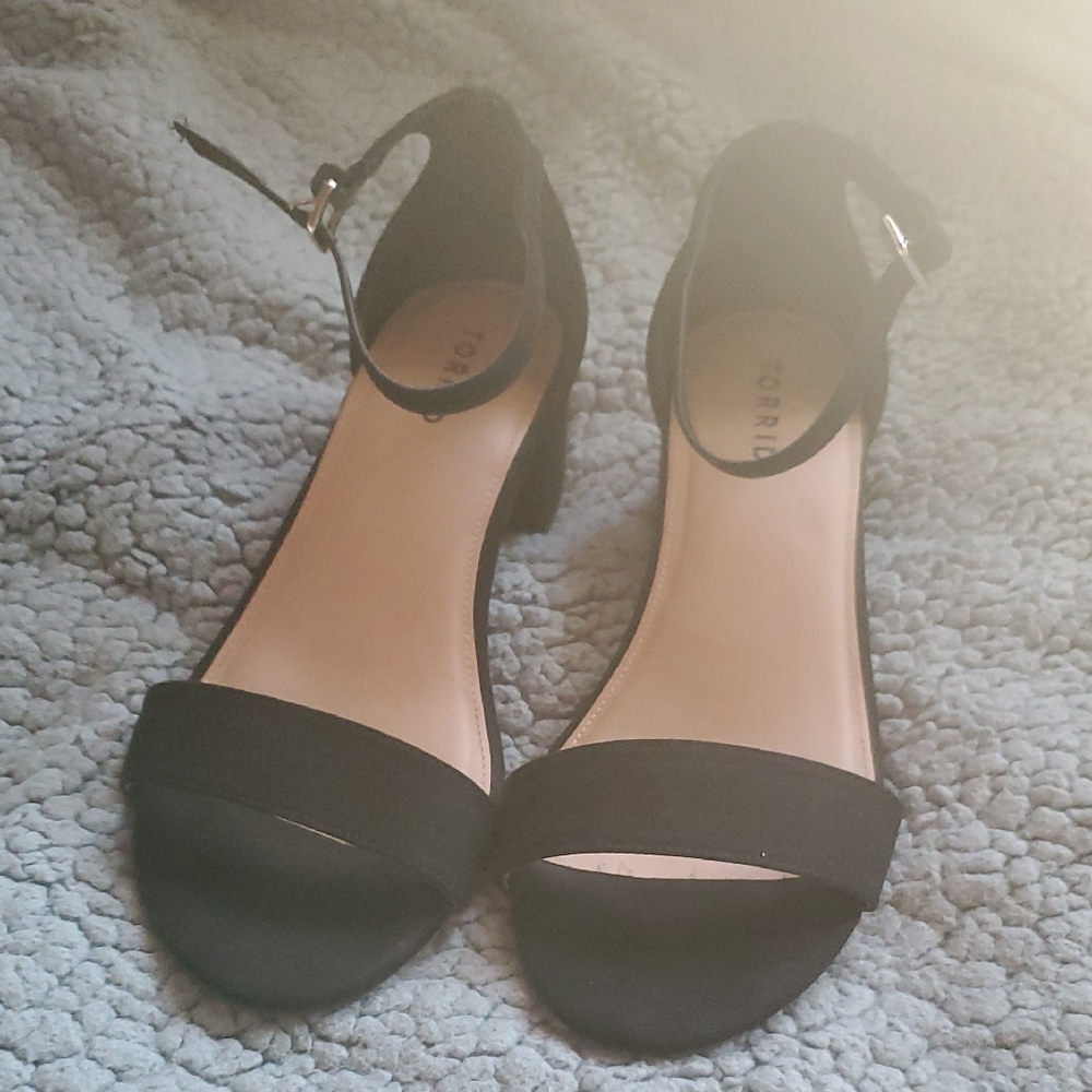 Elegant Torrid 10 WIDE Black Sueded Women's Sandals NWOT